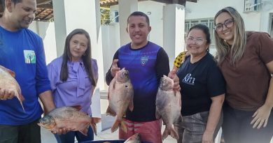 DISTRIBUIÇÃO DE PEIXES E CESTAS BÁSICAS